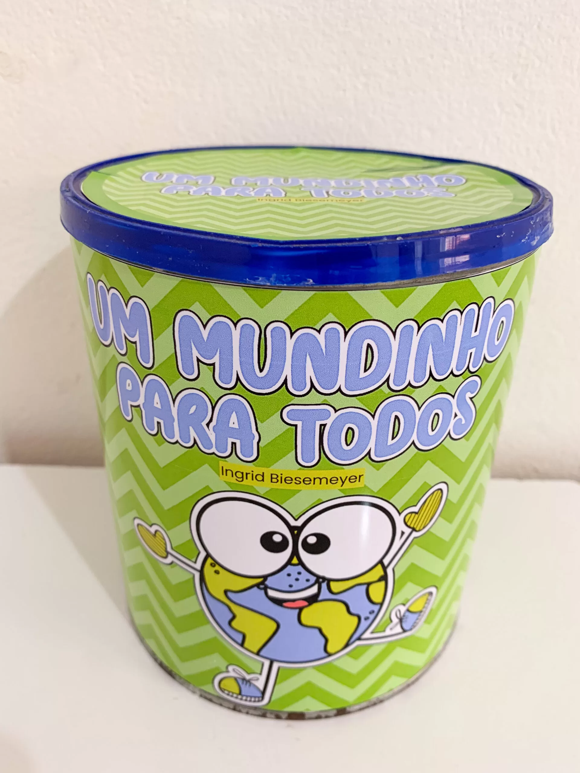 Poema na lata “Um Mundinho para Todos”