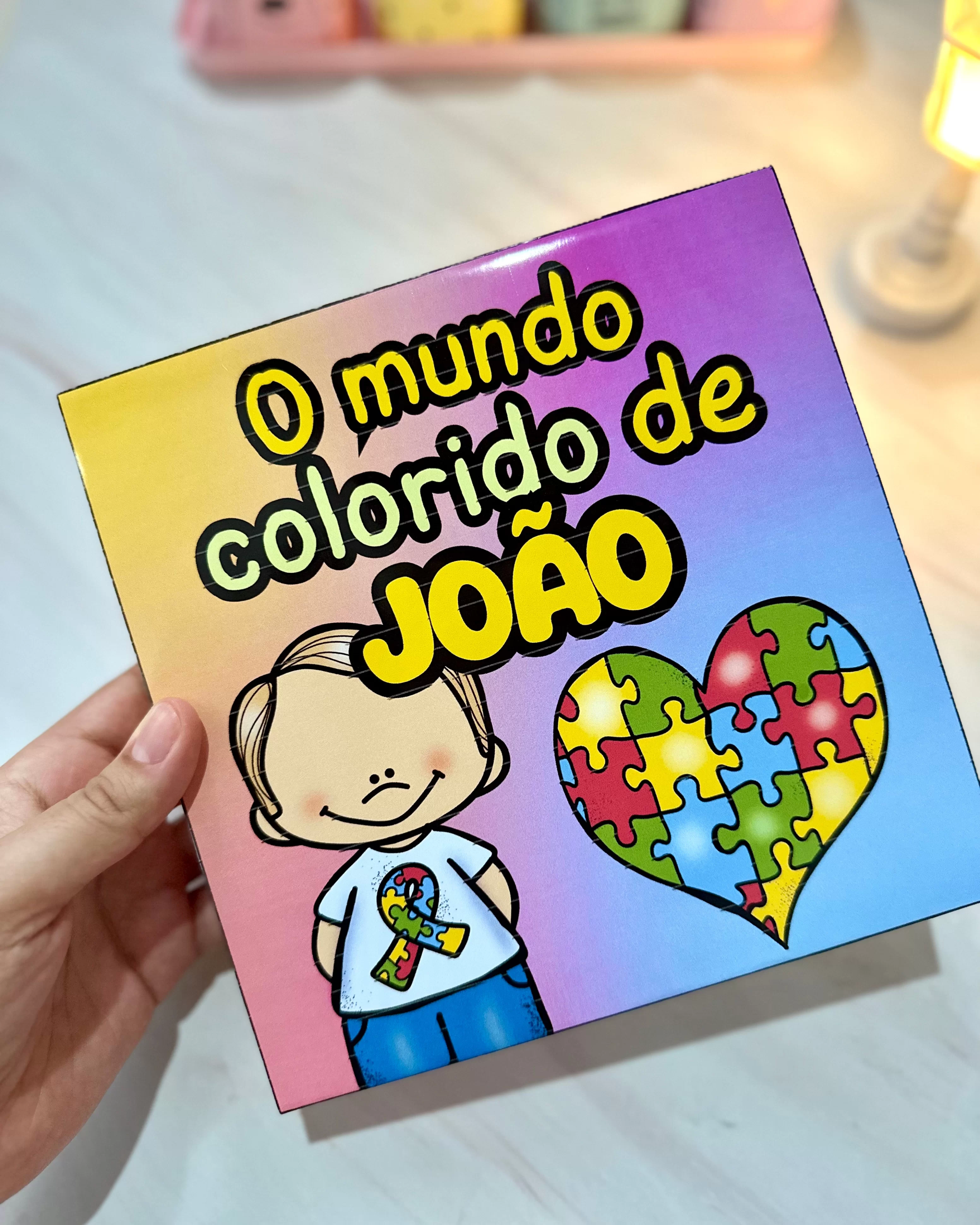 História na caixa: O Mundo Colorido de João