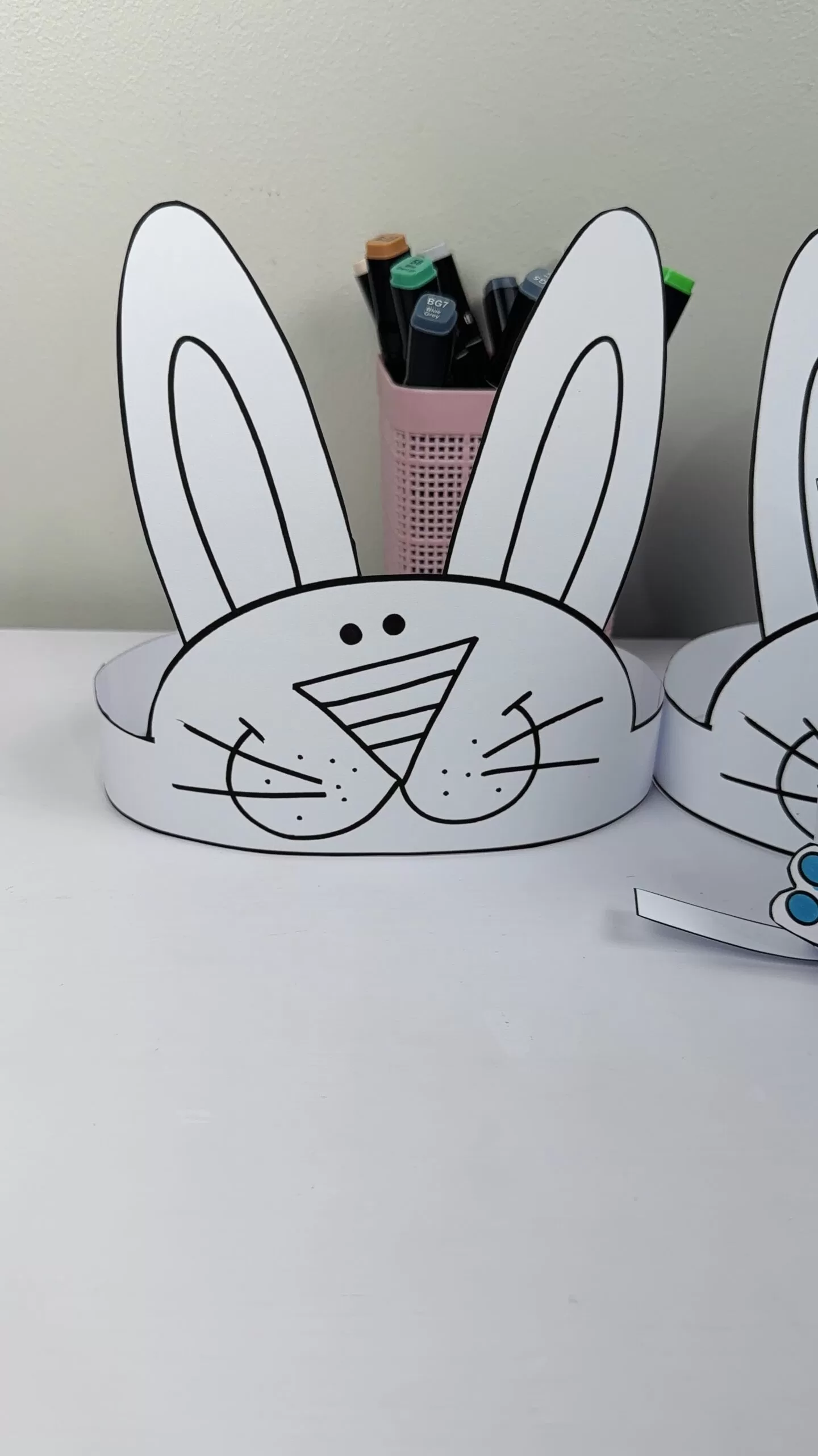 Coelhinho interativo + Coroa para Colorir - Imagem 2
