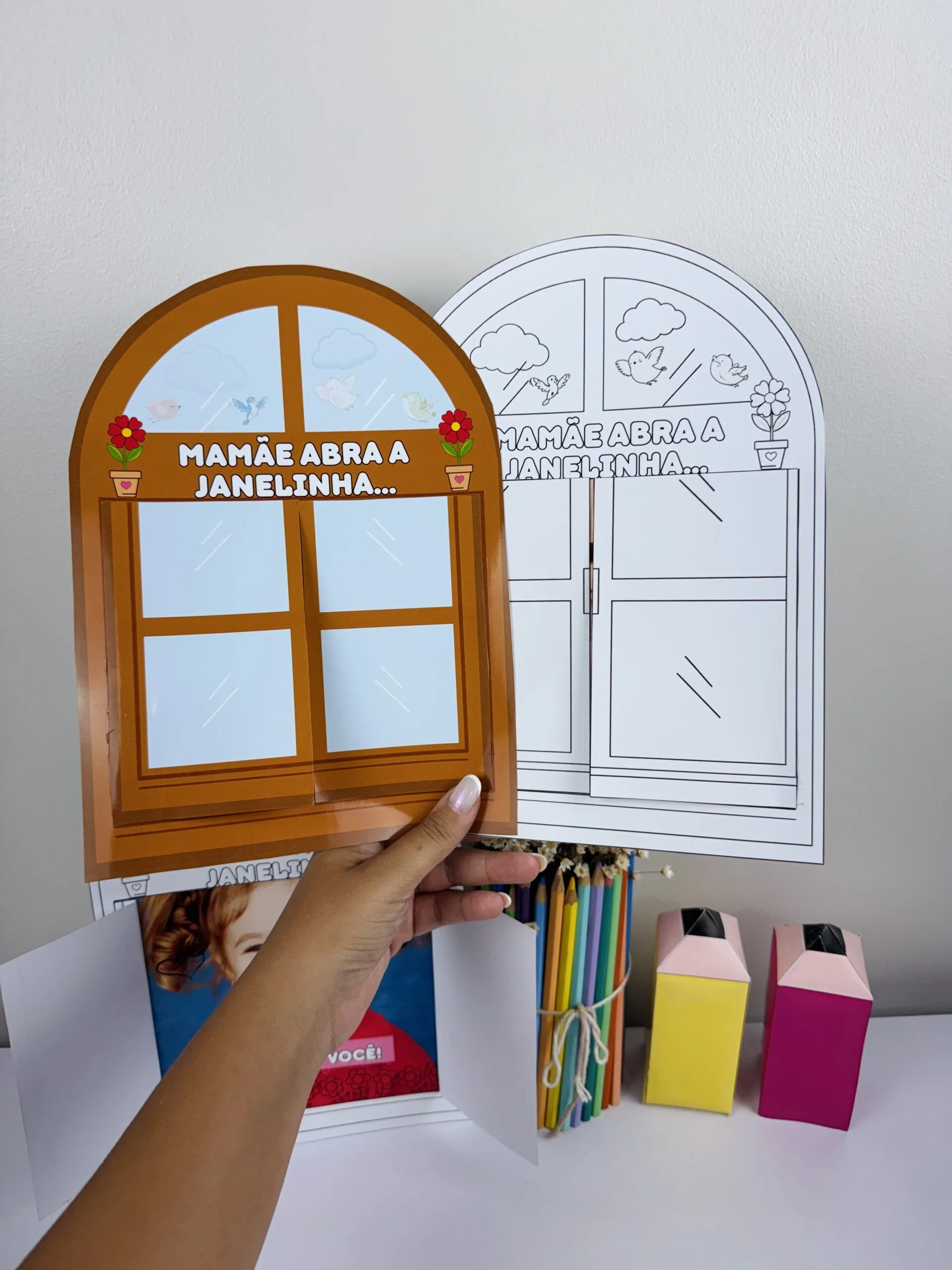 Janelinha “Mamãe, abra a janelinha”